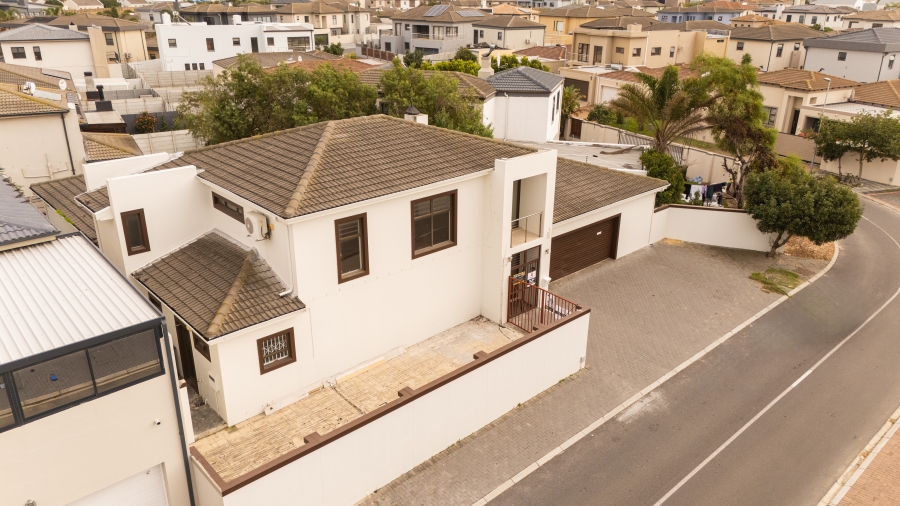 4 Bedroom Property for Sale in Parklands North Western Cape